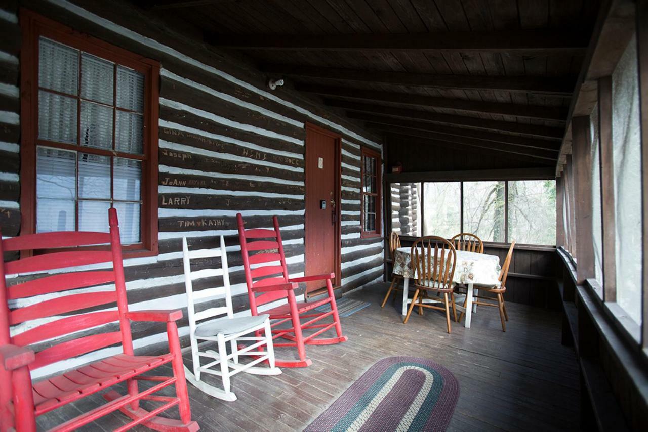 Вилла Pine Gables Cabins Лейк-Лур Экстерьер фото