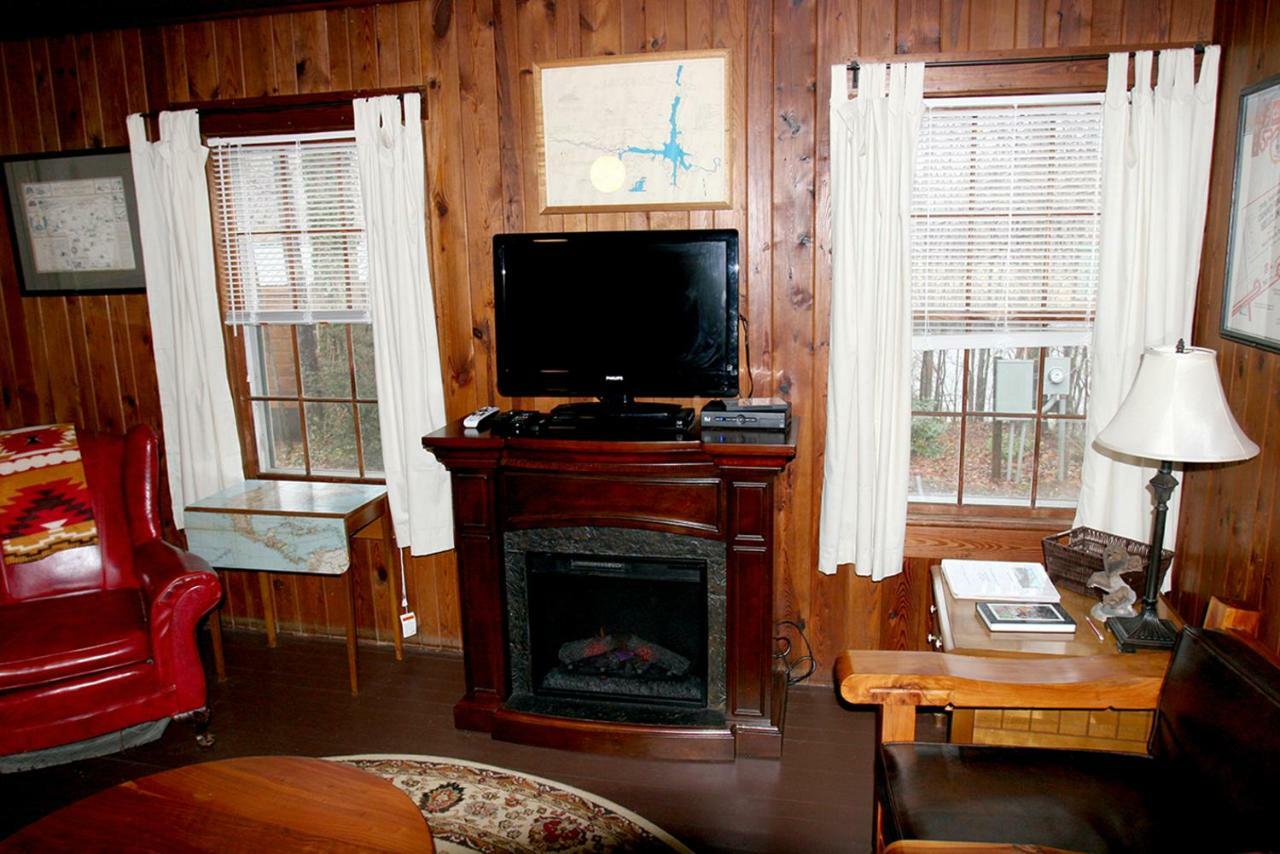Вилла Pine Gables Cabins Лейк-Лур Экстерьер фото
