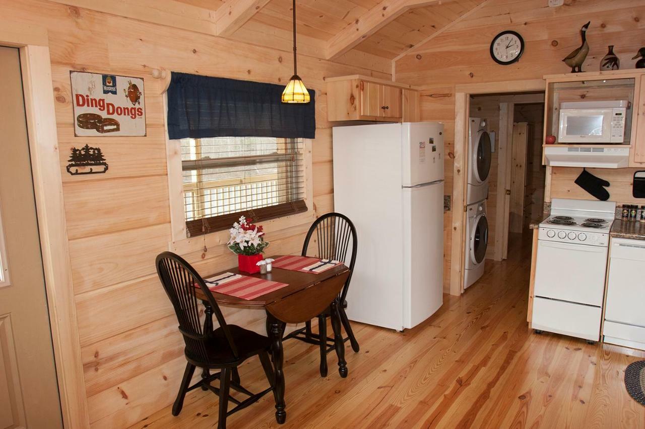 Вилла Pine Gables Cabins Лейк-Лур Экстерьер фото